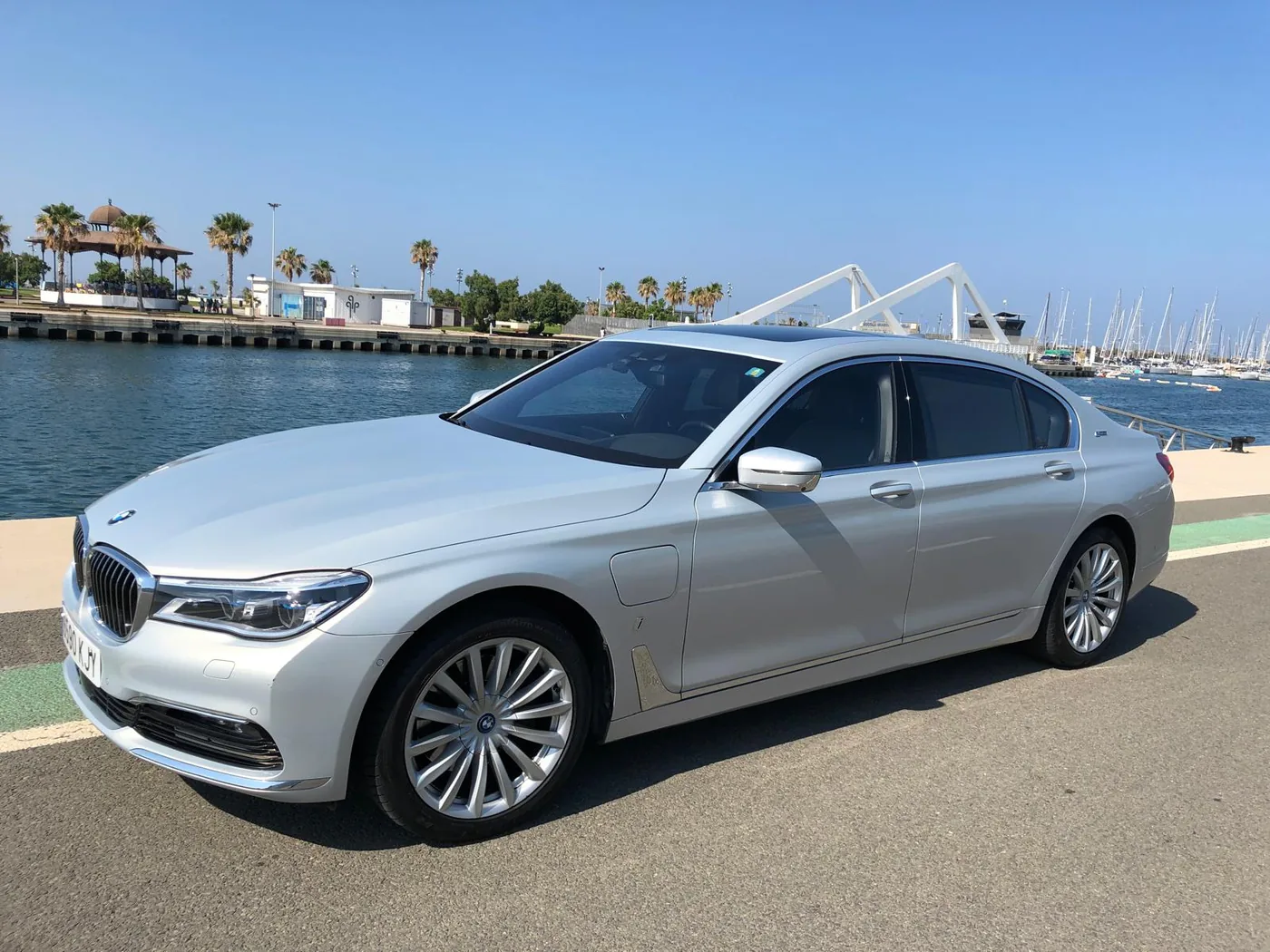 Photograph of the BMW 740Li in the RoadStar fleet