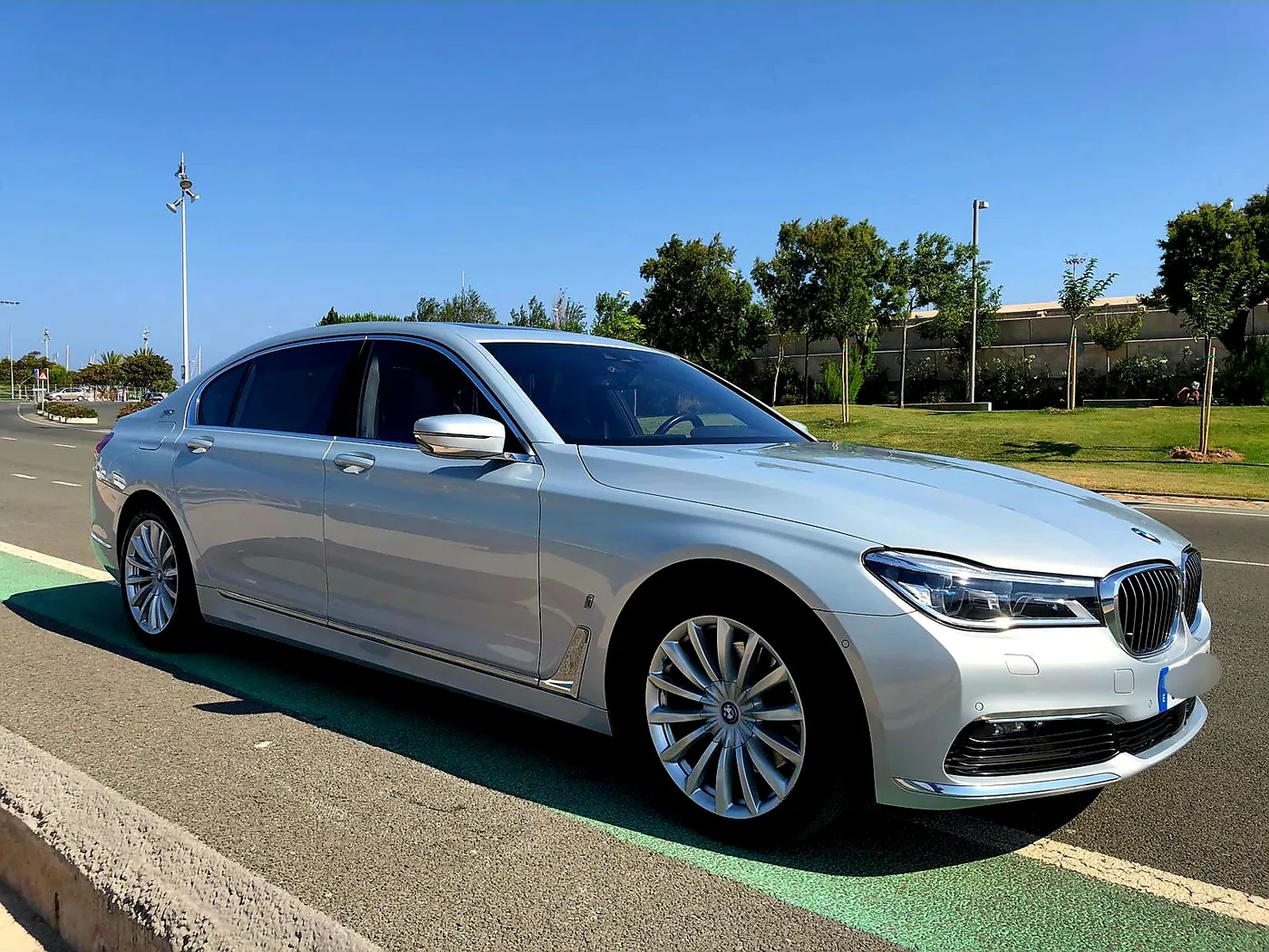 Photograph of the BMW 740Li in the RoadStar fleet