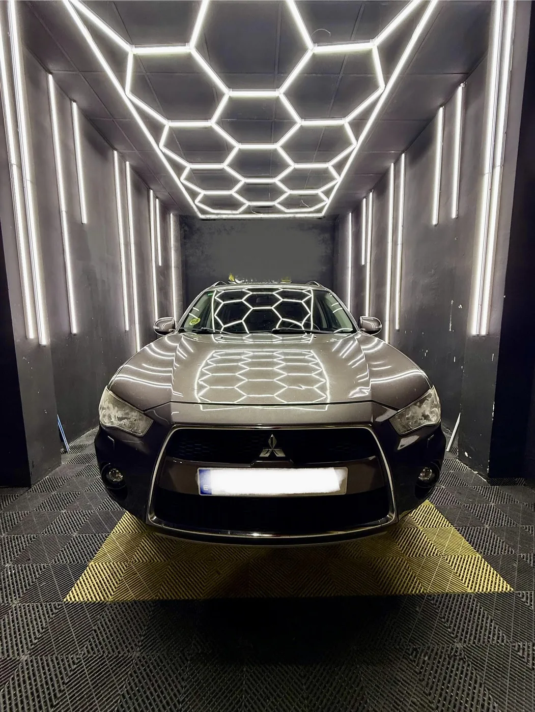 Photograph of the Mitsubishi Outlander in the RoadStar fleet