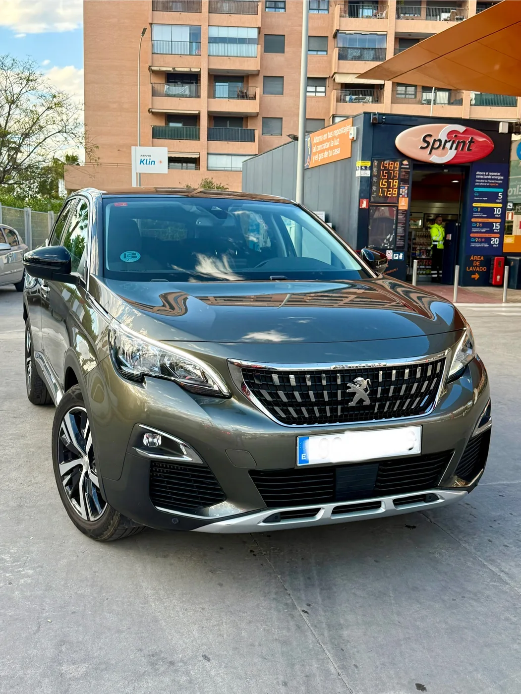 Photograph of the Peugeot 3008 in the RoadStar fleet