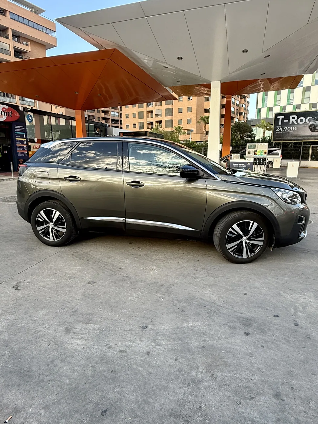 Photograph of the Peugeot 3008 in the RoadStar fleet