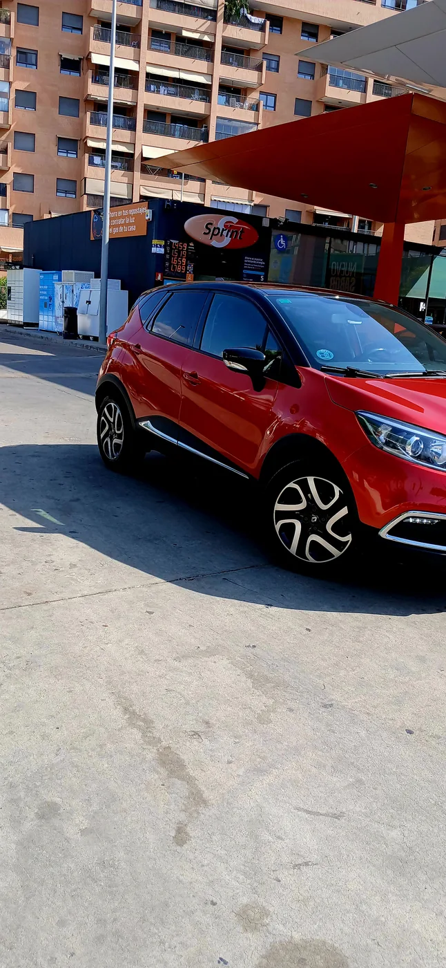 Photograph of the Renault Captur in the RoadStar fleet